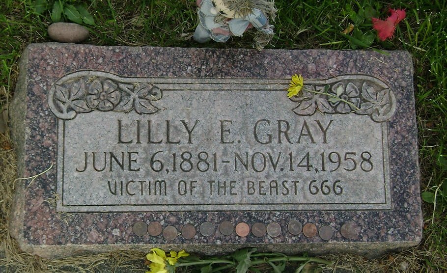 lily gray vitima da besta 666 tricurioso