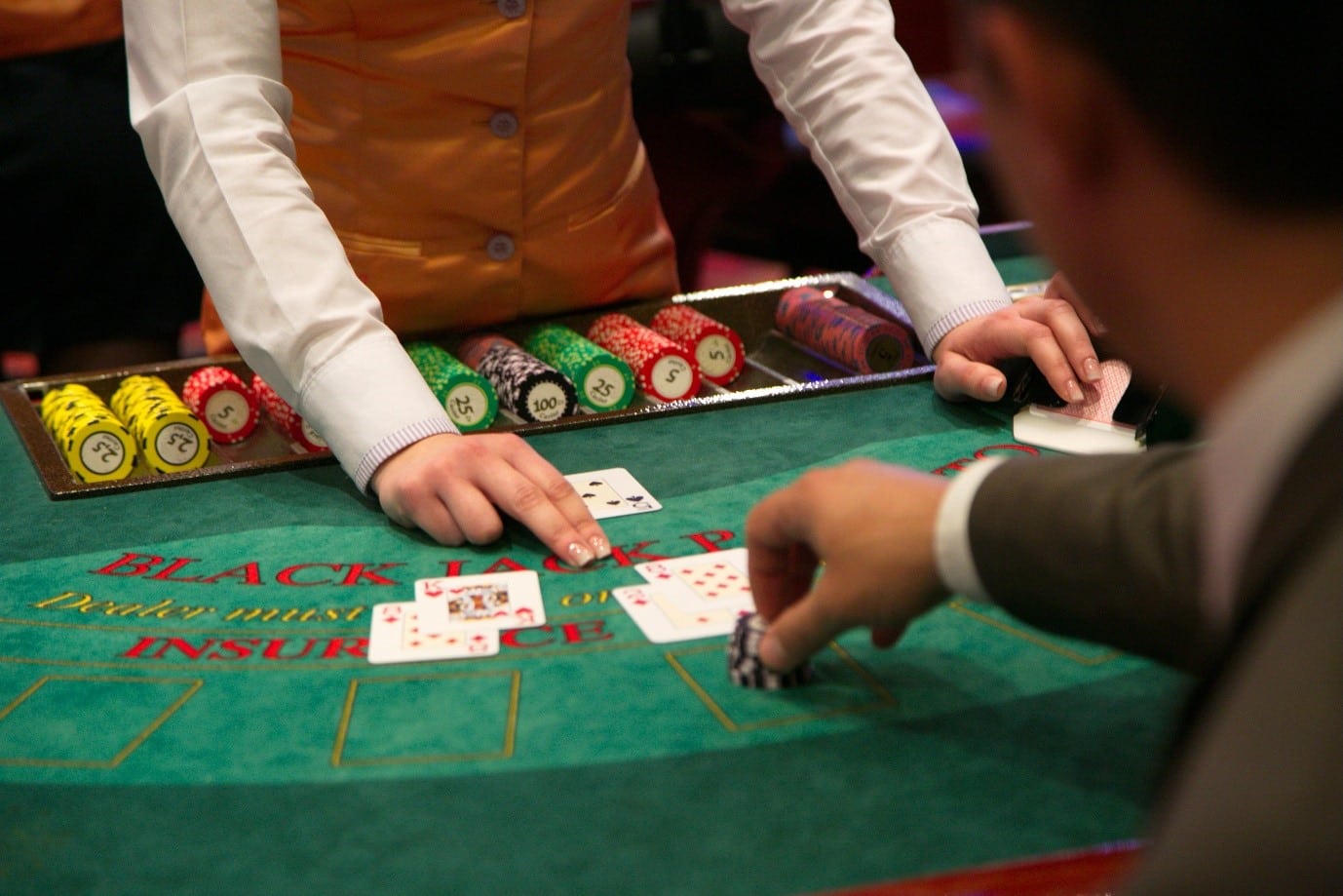 Где можно поиграть в карты на деньги. Покер ГТА. Казино блекджек. Даймонд казино блекджек. Покер ГТА 5.