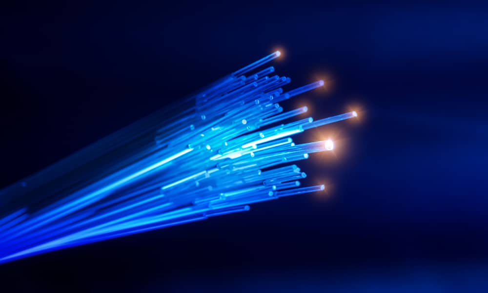 luz fibra optica internet veloz tricurioso 1 1 1
