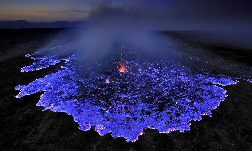 o curioso vulcao que expele lava azul 1 1